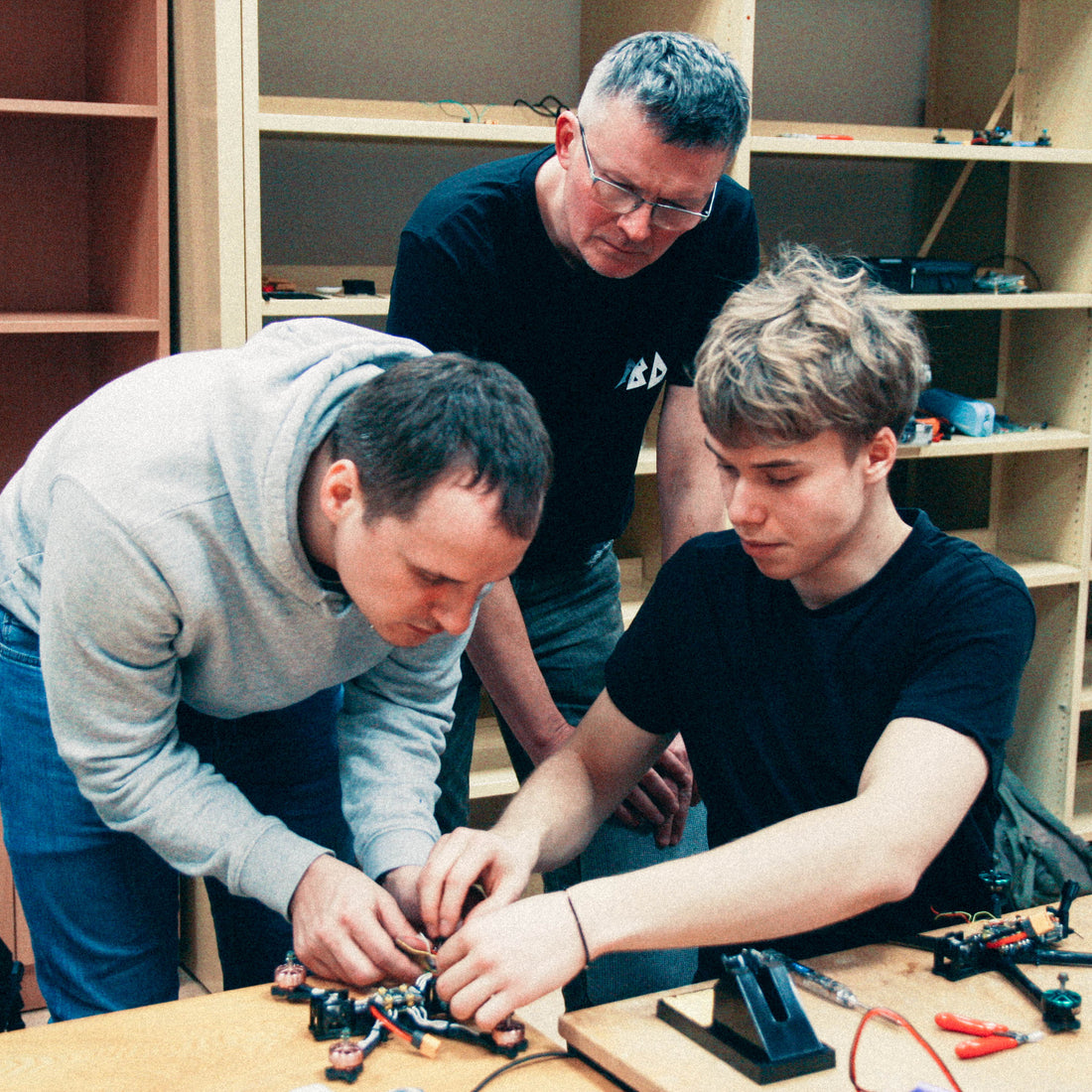 Atvyksime gyvai ir rodysime kaip patiems susirinkti droną